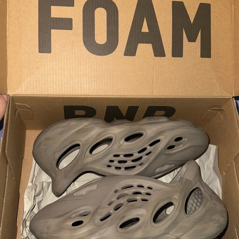 Yeezy Foam Runner Grey Size 5